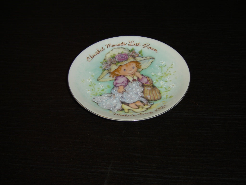 Avon Cherished Moments Last Forever Mothers Day 1981 collector plate