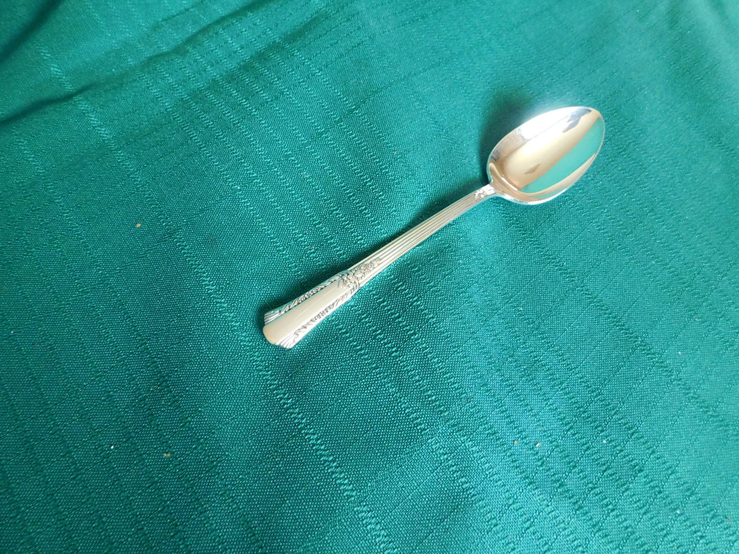 Wm. Rogers Treasure (1940) teaspoon VGU