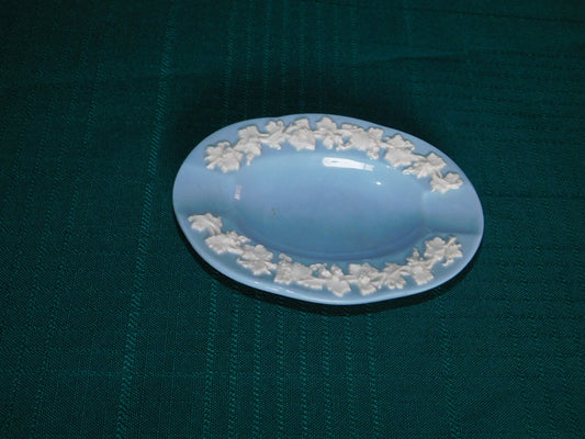 Wedgwood cream on lavender (1957) oval ashtray mint condition