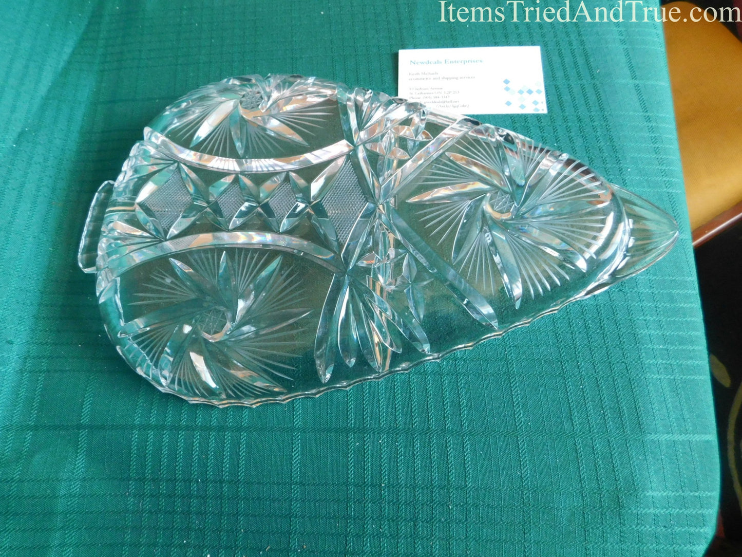 Pinwheel crystal divided heart shape handled condiment dish