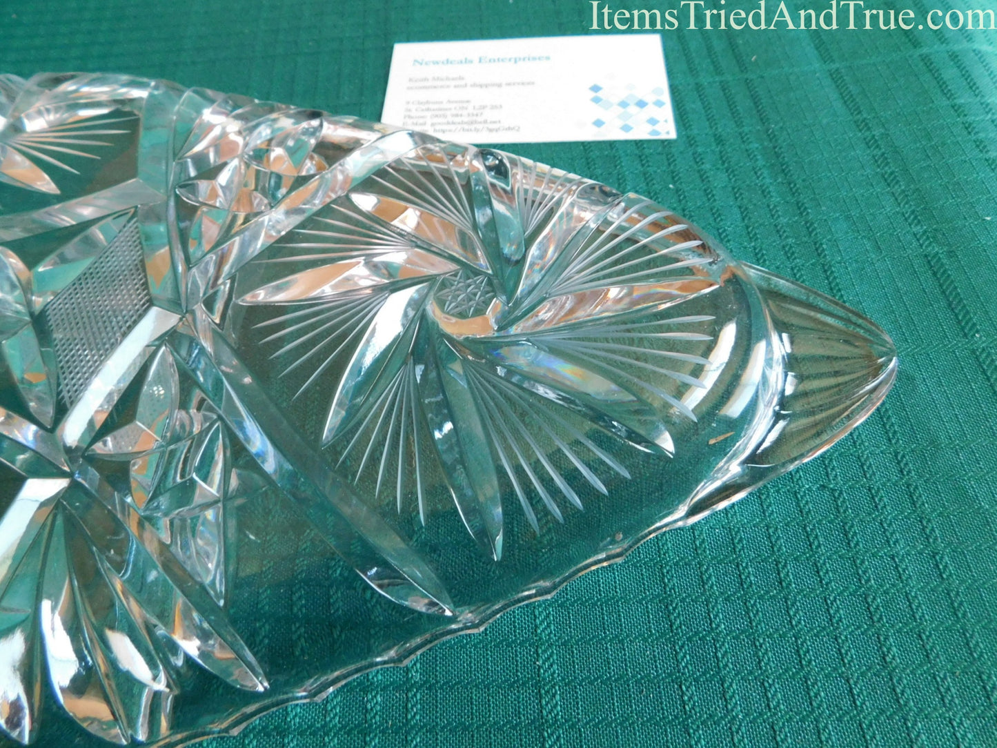 Pinwheel crystal divided heart shape handled condiment dish