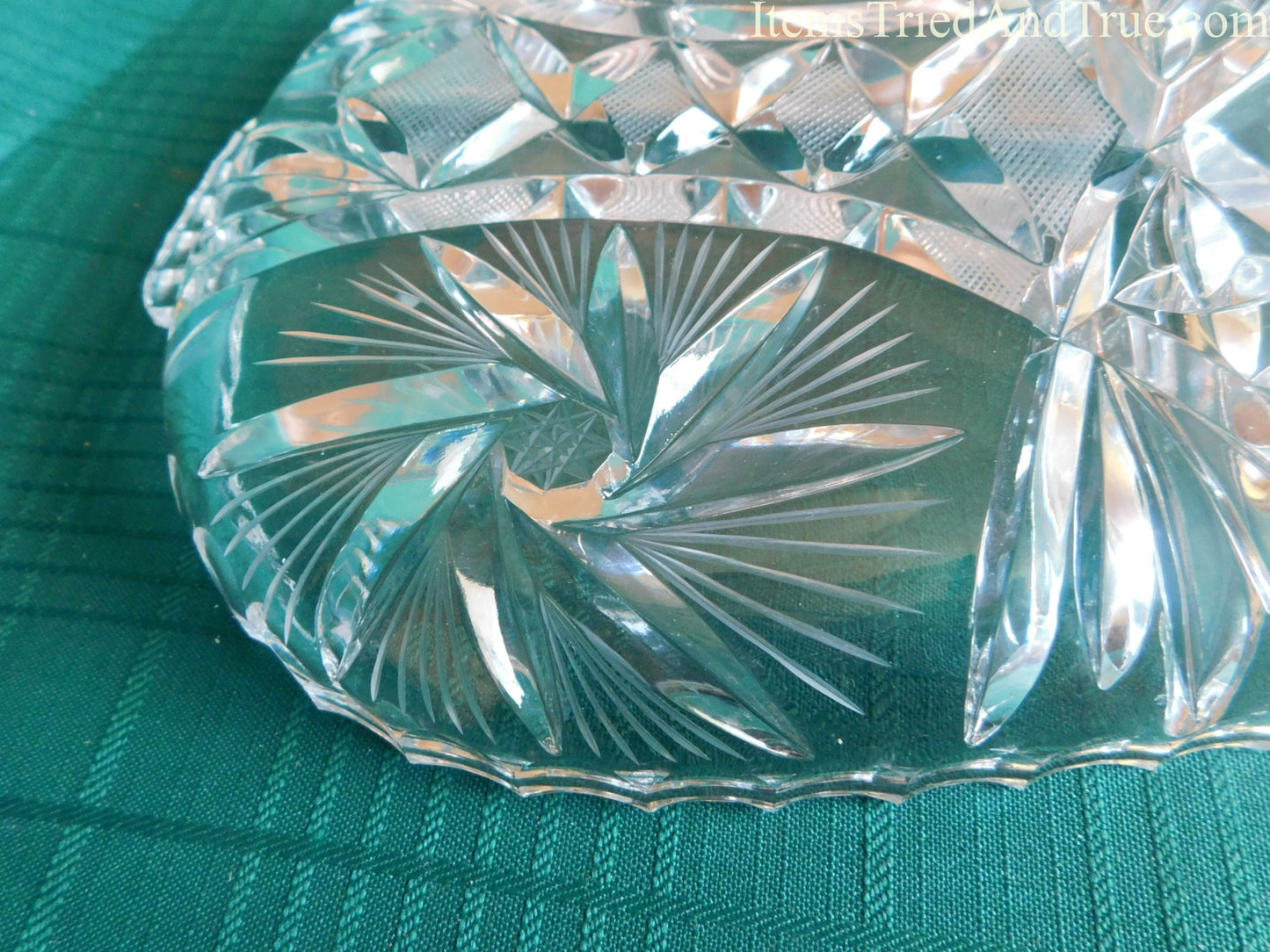 Pinwheel crystal divided heart shape handled condiment dish