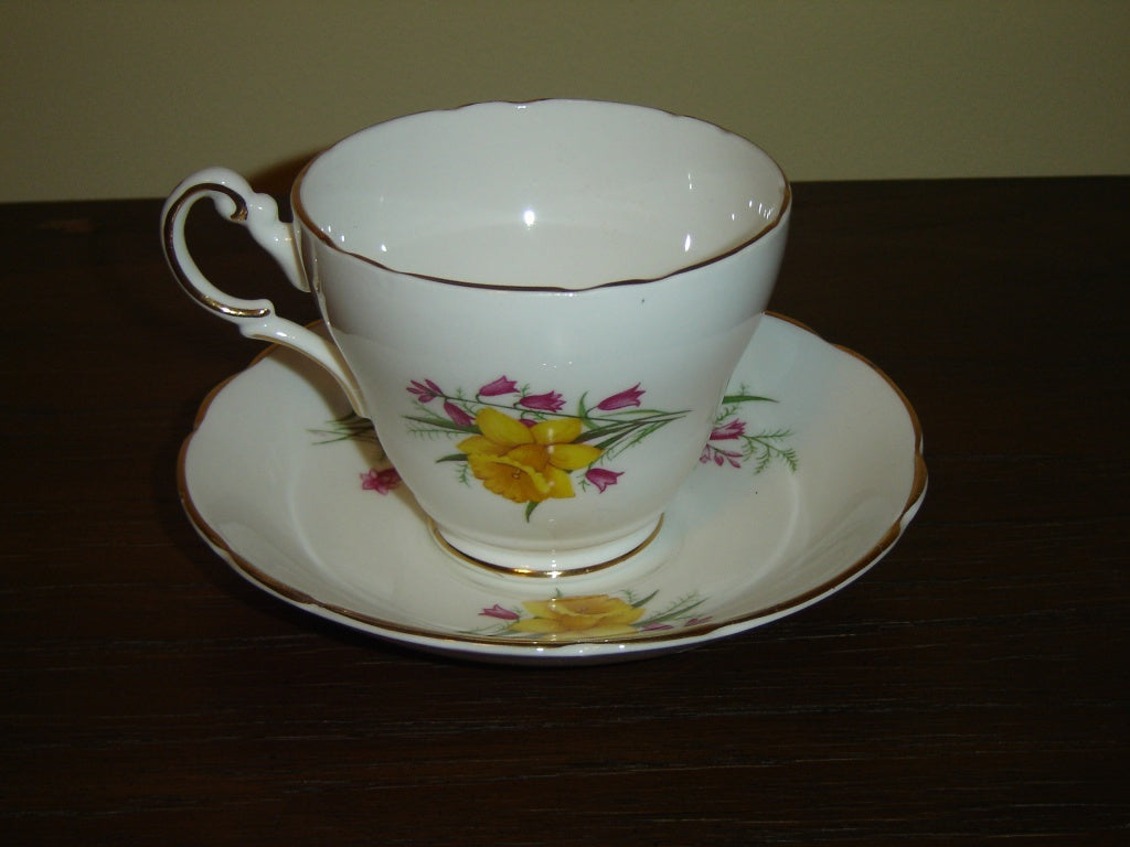 Grosvenor yellow Daffodil pink flower cup and saucer mint condition