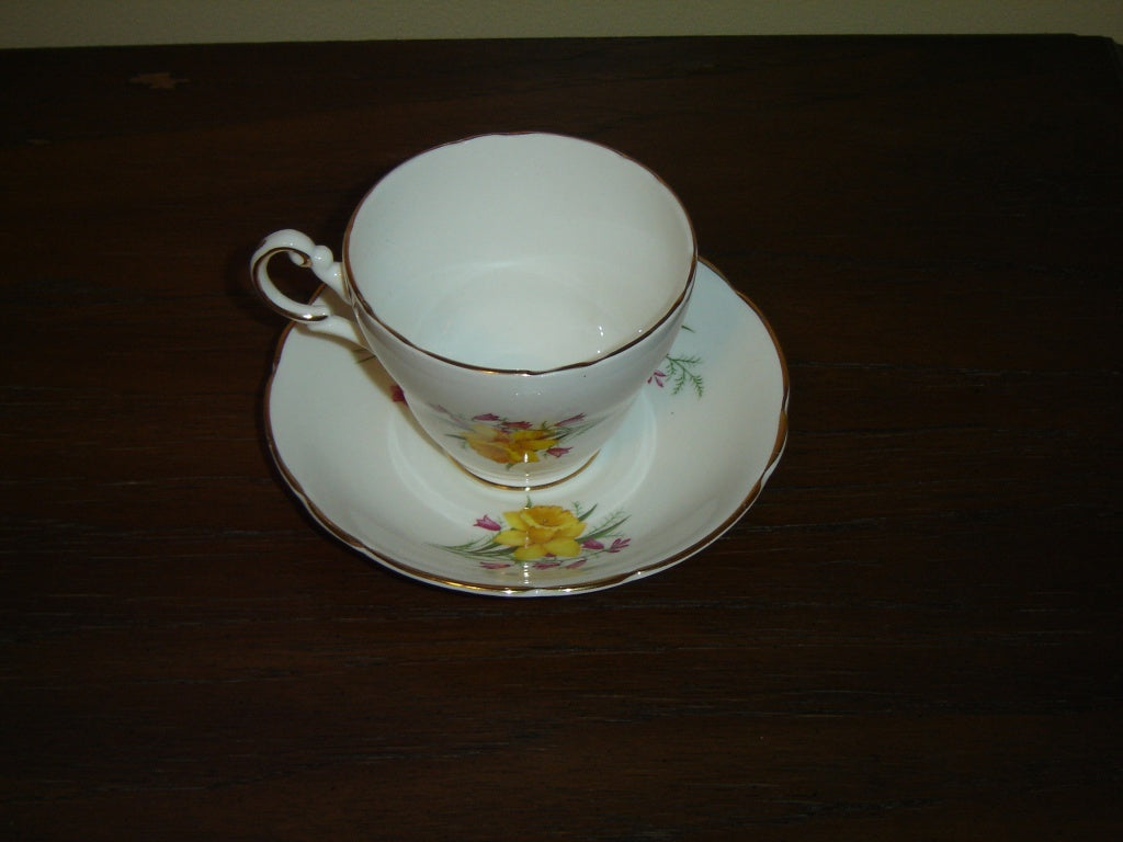 Grosvenor yellow Daffodil pink flower cup and saucer mint condition