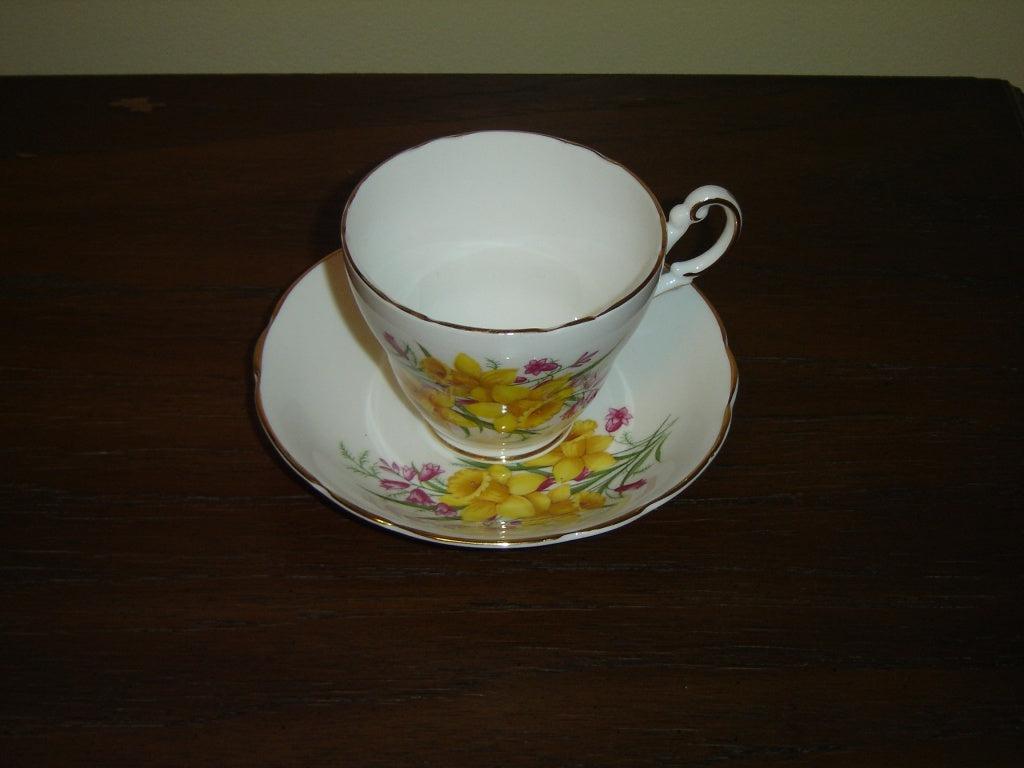 Grosvenor yellow Daffodil pink flower cup and saucer mint condition