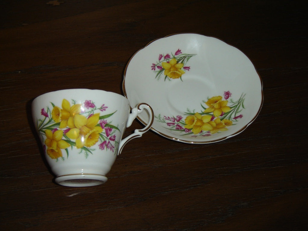 Grosvenor yellow Daffodil pink flower cup and saucer mint condition