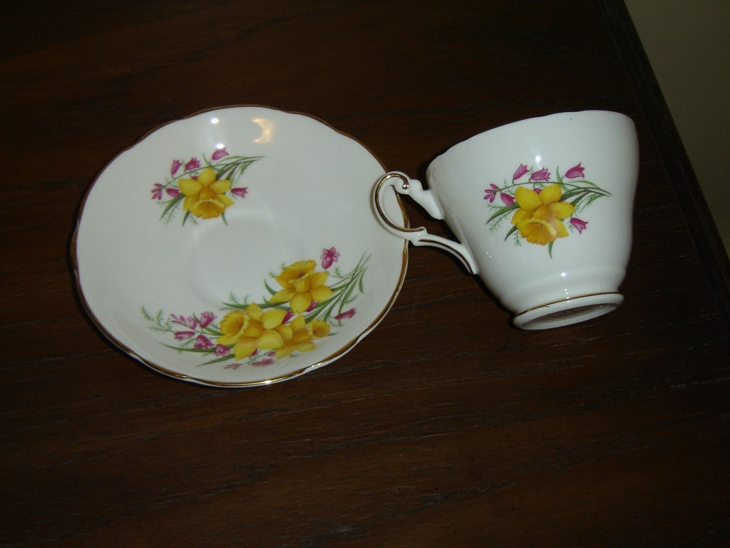 Grosvenor yellow Daffodil pink flower cup and saucer mint condition