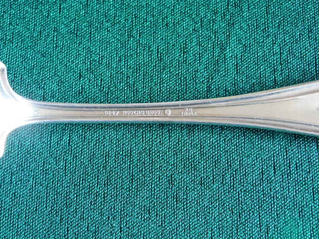 1847 Rogers Triple Old Colony (1911) Medium Solid Cold Meat Serving Fork