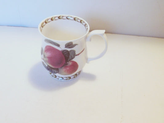 Queens Hookers Fruit (2 Apples) mug near mint condition