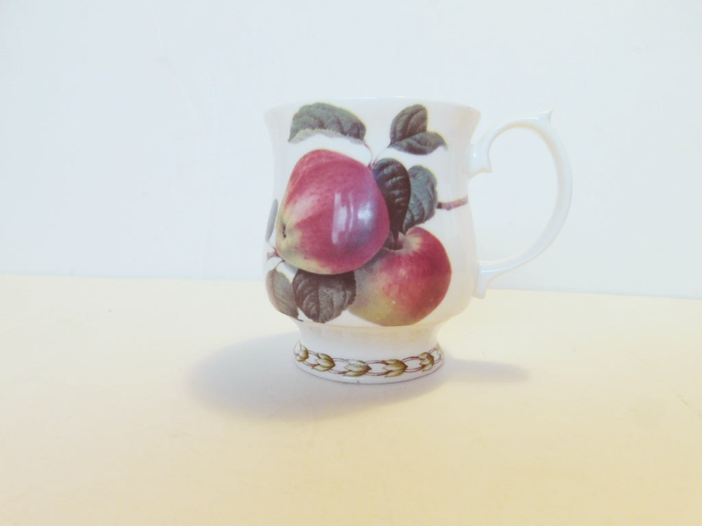 Queens Hookers Fruit (2 Apples) mug near mint condition