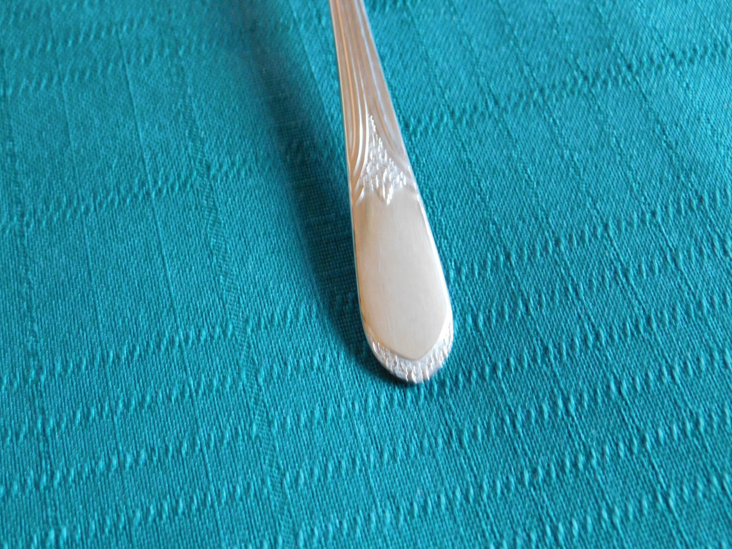 Wm. Rogers Mary Lou-Devonshire (1938) silverplate teaspoon VGU