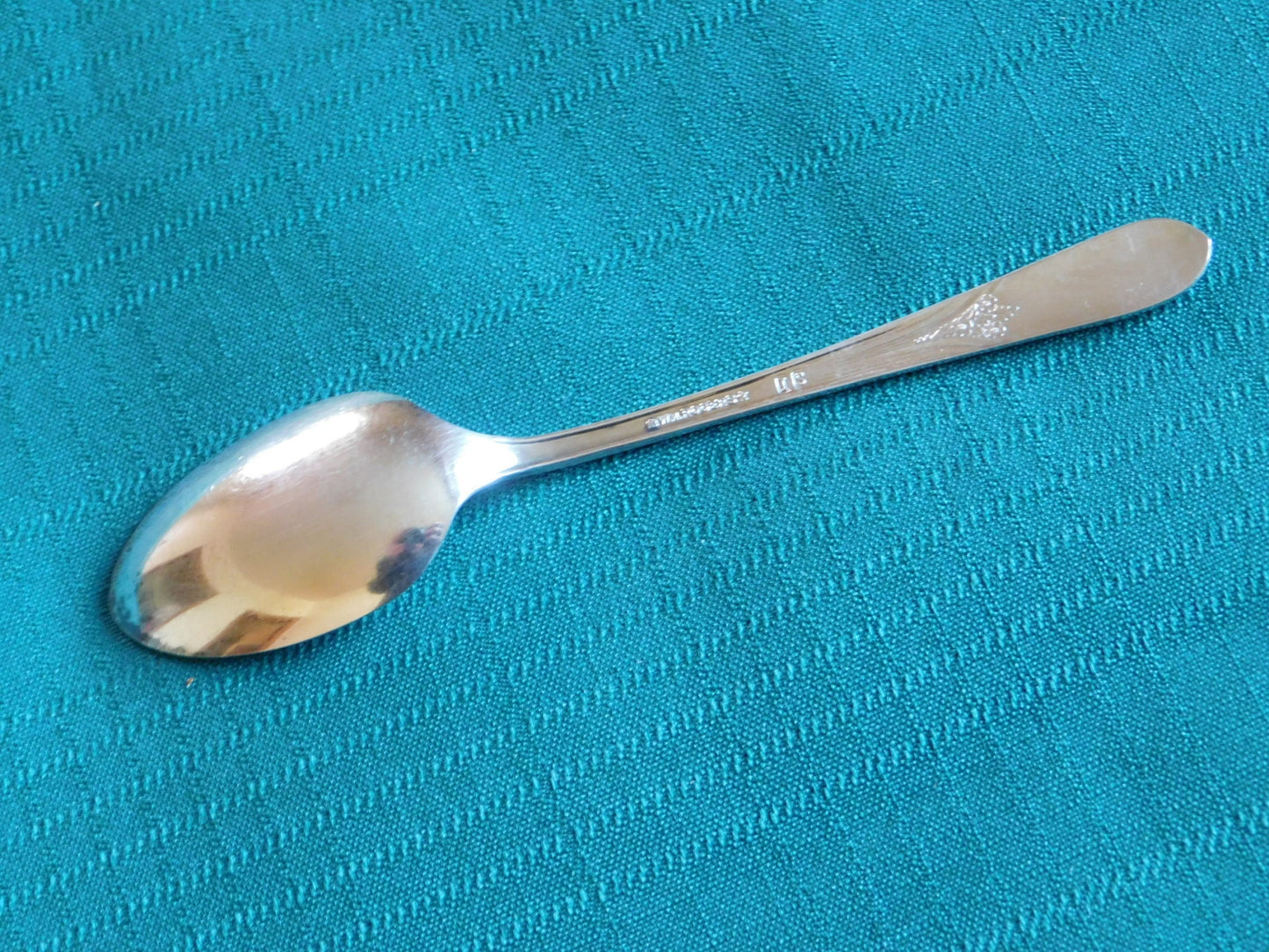 Wm. Rogers Mary Lou-Devonshire (1938) silverplate teaspoon VGU