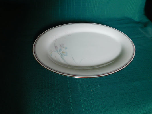 Noritake Malverne 3501 (1983) 14 inch oval platter near mint condition