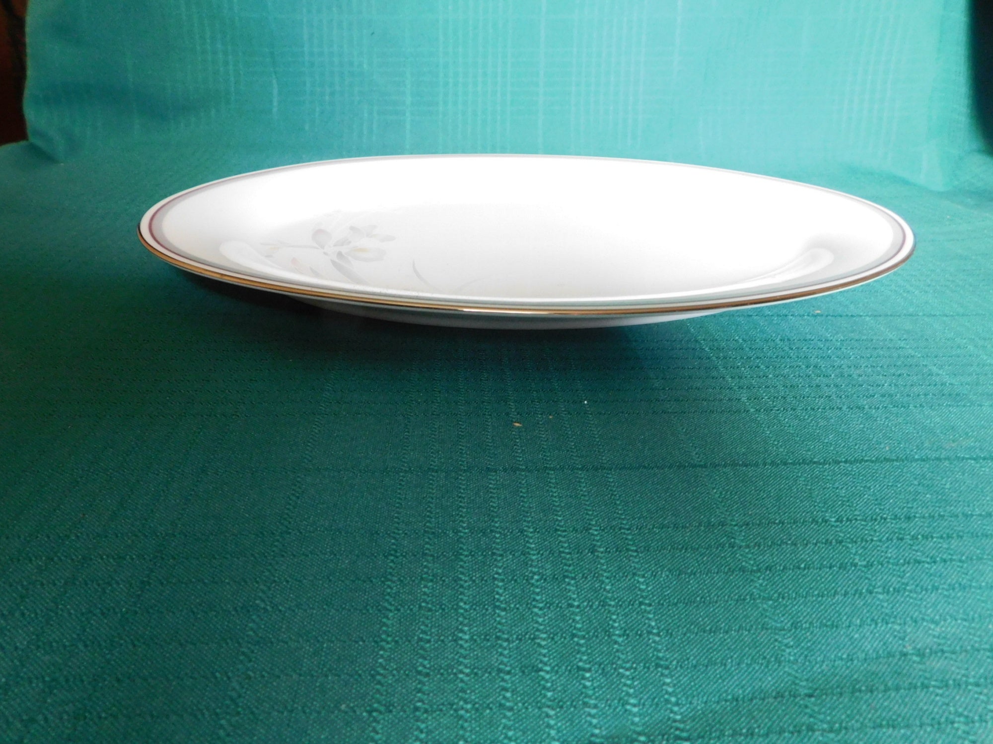 Noritake Malverne 3501 (1983) 14 inch oval platter near mint condition