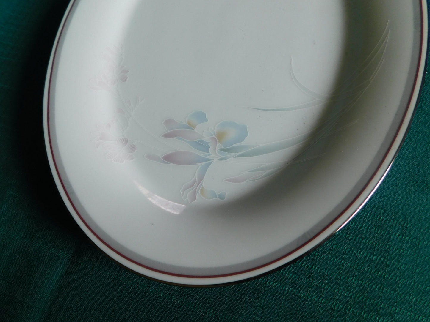 Noritake Malverne 3501 (1983) 14 inch oval platter near mint condition