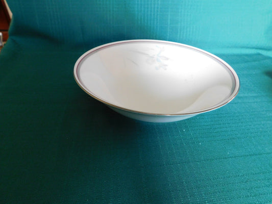 Noritake Malverne 3501 (1983) 9 inch round vegetable bowl near mint condition