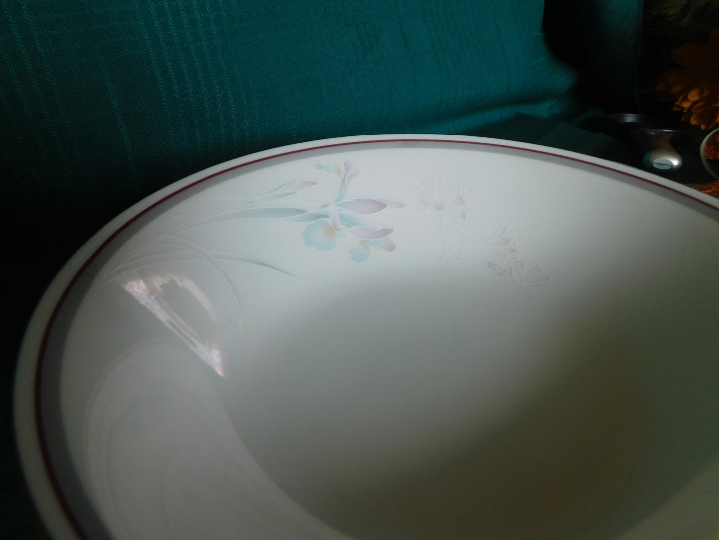 Noritake Malverne 3501 (1983) 9 inch round vegetable bowl near mint condition