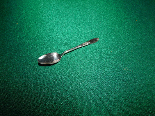 Community White Orchid (1953) demitasse spoon near mint condition