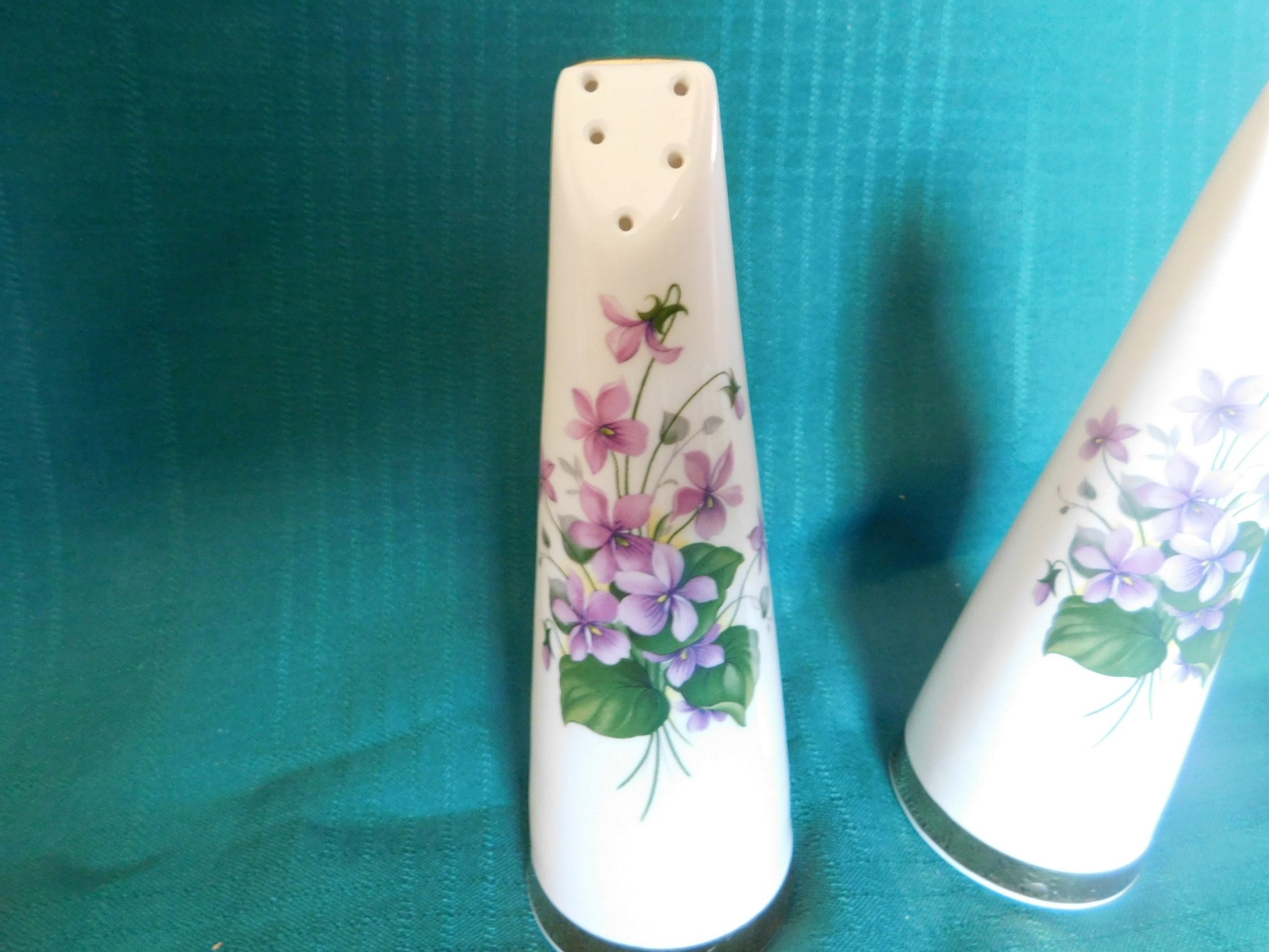 Royal Stuart purple violets salt and pepper set near mint condition - Items Tried And True