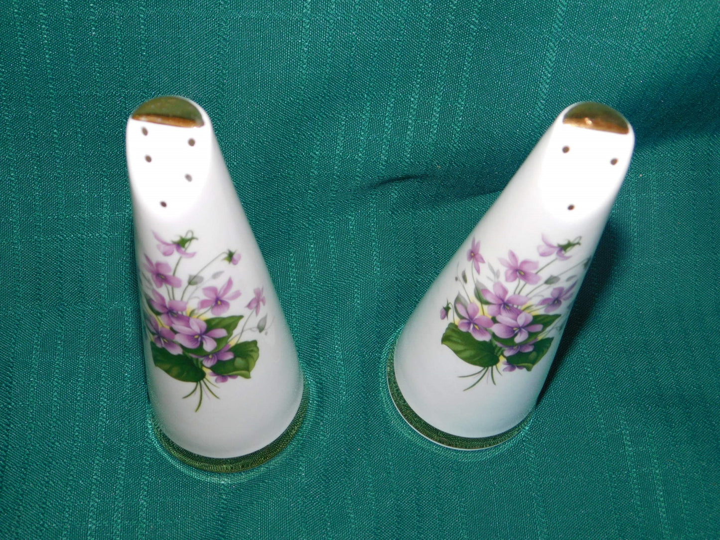 Royal Stuart purple violets salt and pepper set near mint condition - Items Tried And True