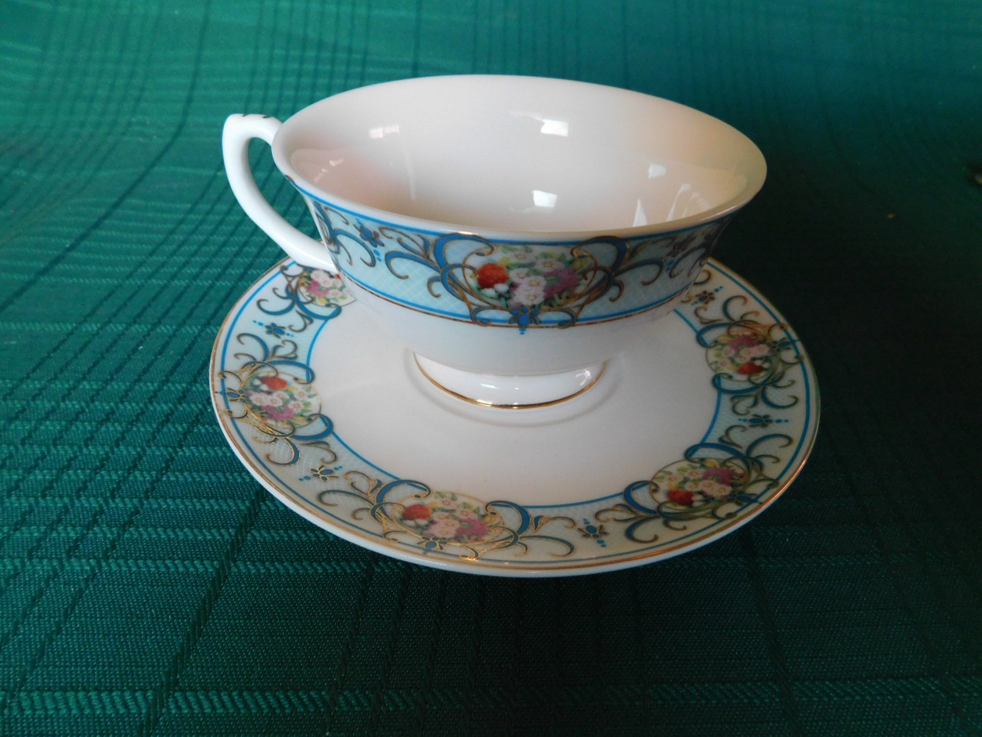 Avon Canada 2009-2010 blue girl floral cameo cup and saucer near mint condition