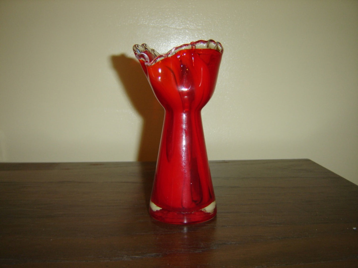 Vintage handblown red and white swirl art glass vase VGU