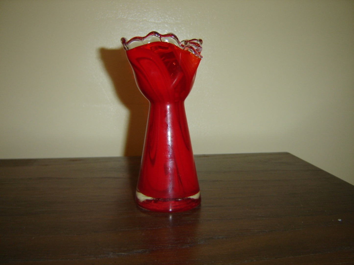 Vintage handblown red and white swirl art glass vase VGU