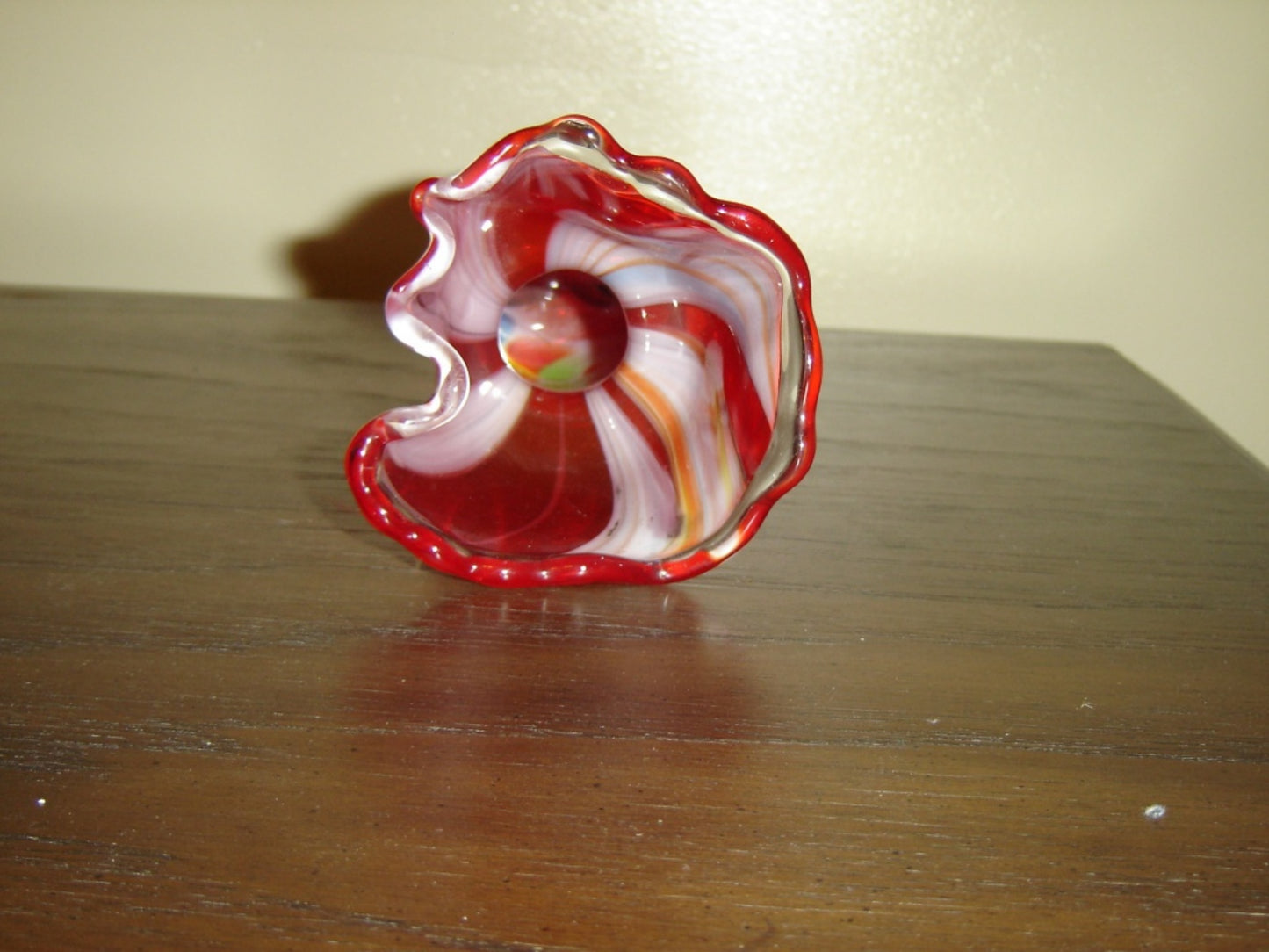 Vintage handblown red and white swirl art glass vase VGU