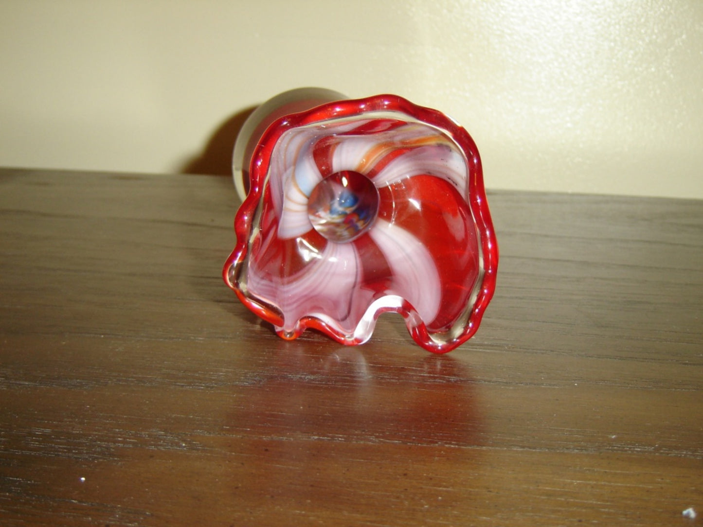 Vintage handblown red and white swirl art glass vase VGU