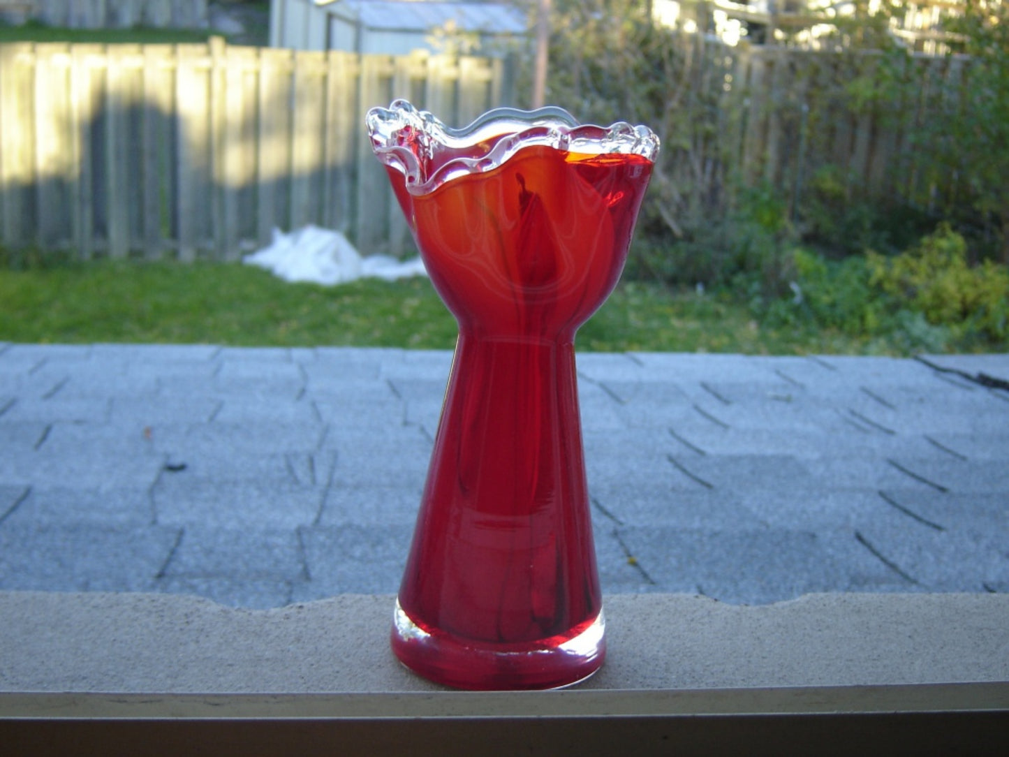 Vintage handblown red and white swirl art glass vase VGU