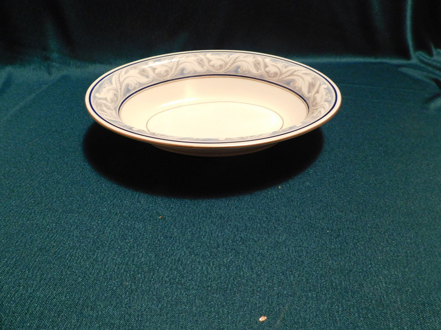 Royal Doulton Tewksbury H4793 (1940) 10 inch oval vegetable bowl VGU