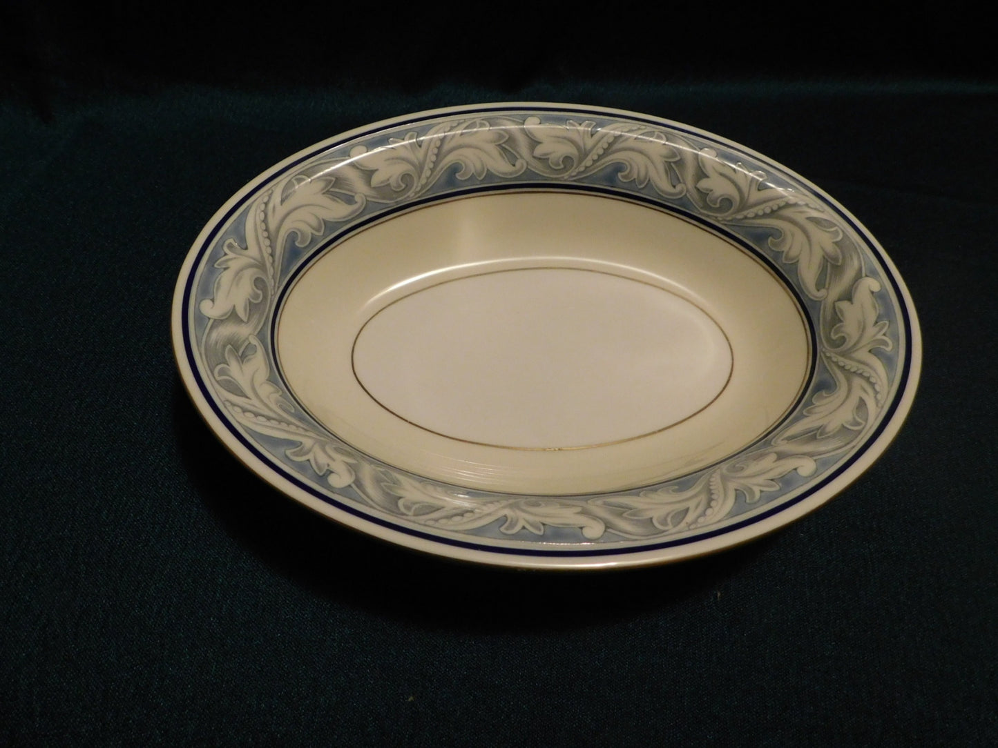 Royal Doulton Tewksbury H4793 (1940) 10 inch oval vegetable bowl VGU