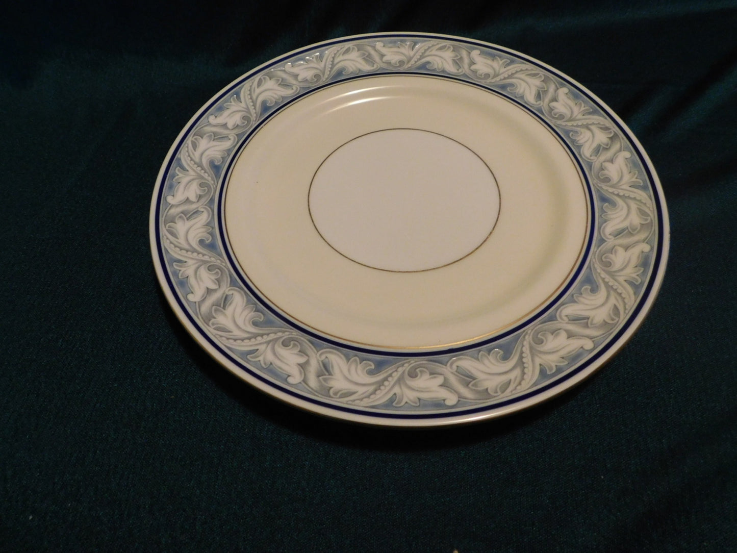 Royal Doulton The Tewkesbury H4793 (1940) dinner plate VGU