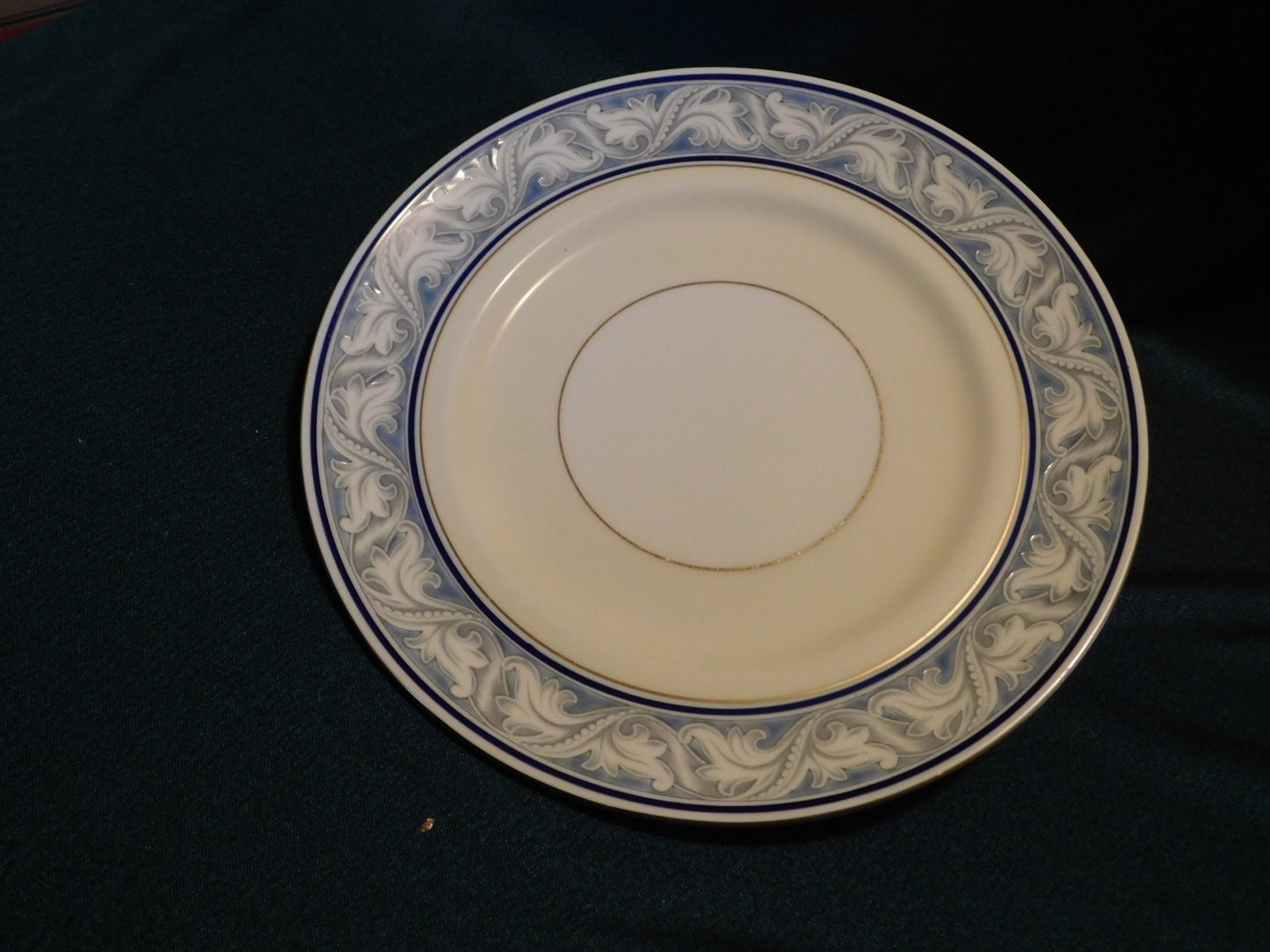 Royal Doulton The Tewkesbury H4793 (1940) dinner plate VGU