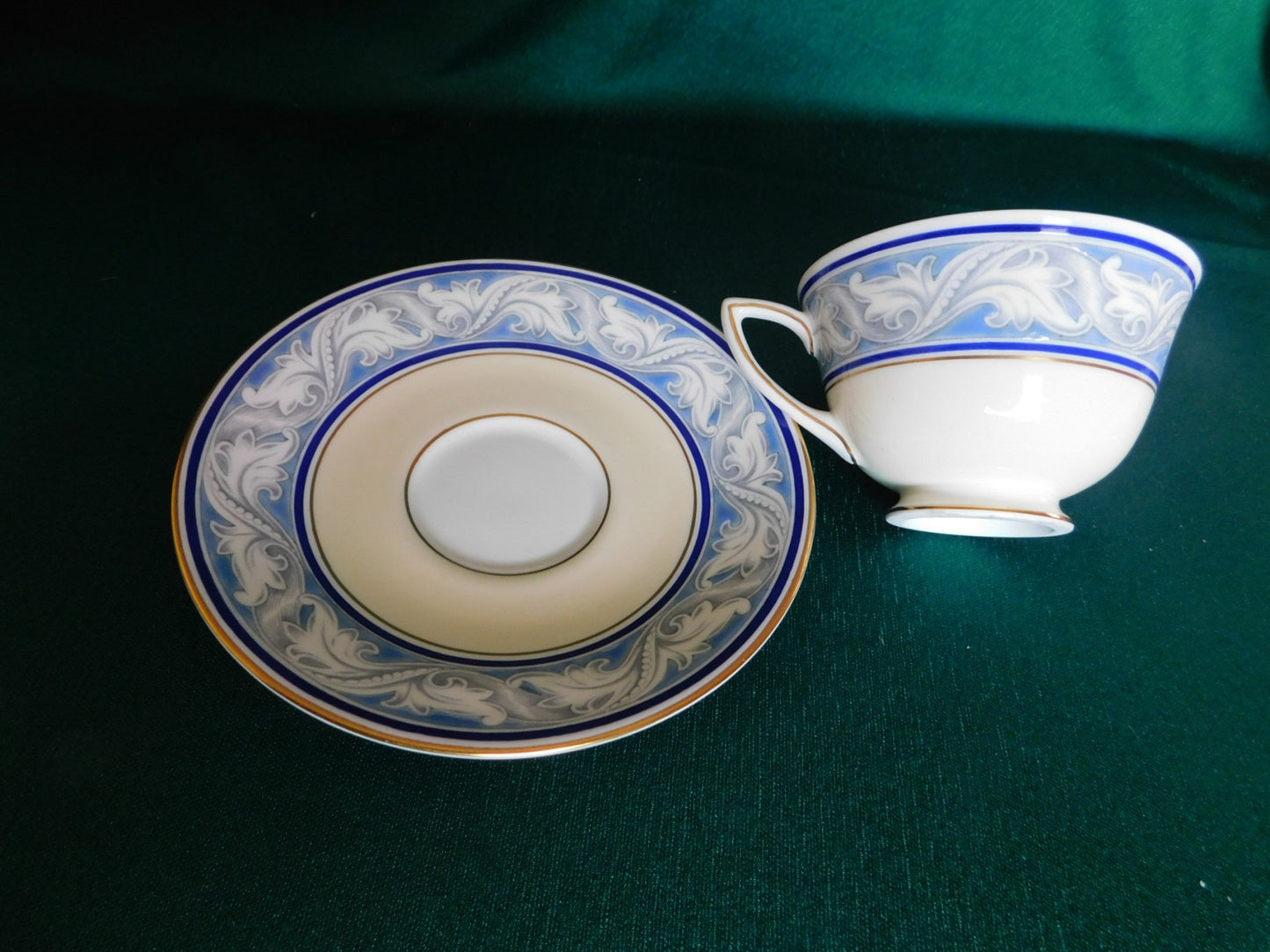 Royal Doulton The Tewkesbury H4793 (1940) cup and saucer VGU