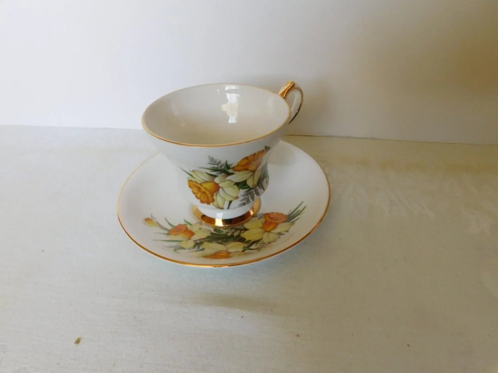 Zeller Crest X1787 84 yellow Daffodil cup and saucer near mint condition