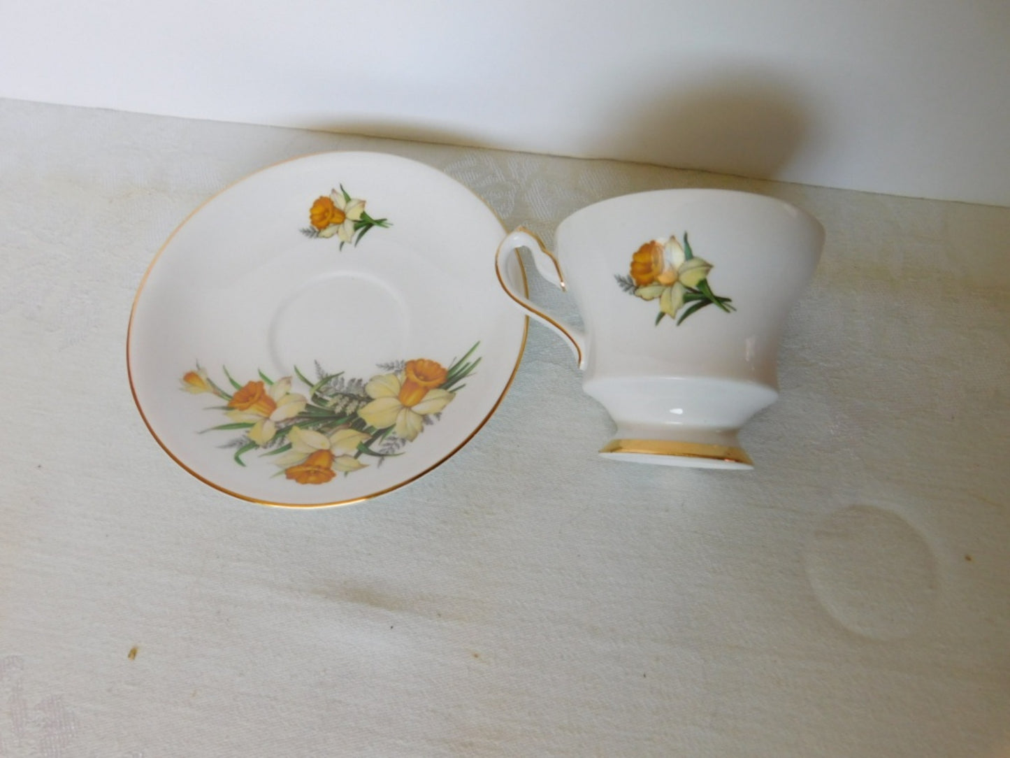 Zeller Crest X1787 84 yellow Daffodil cup and saucer near mint condition