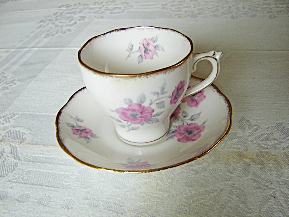 Roslyn 8414 pink Pansy cup and saucer