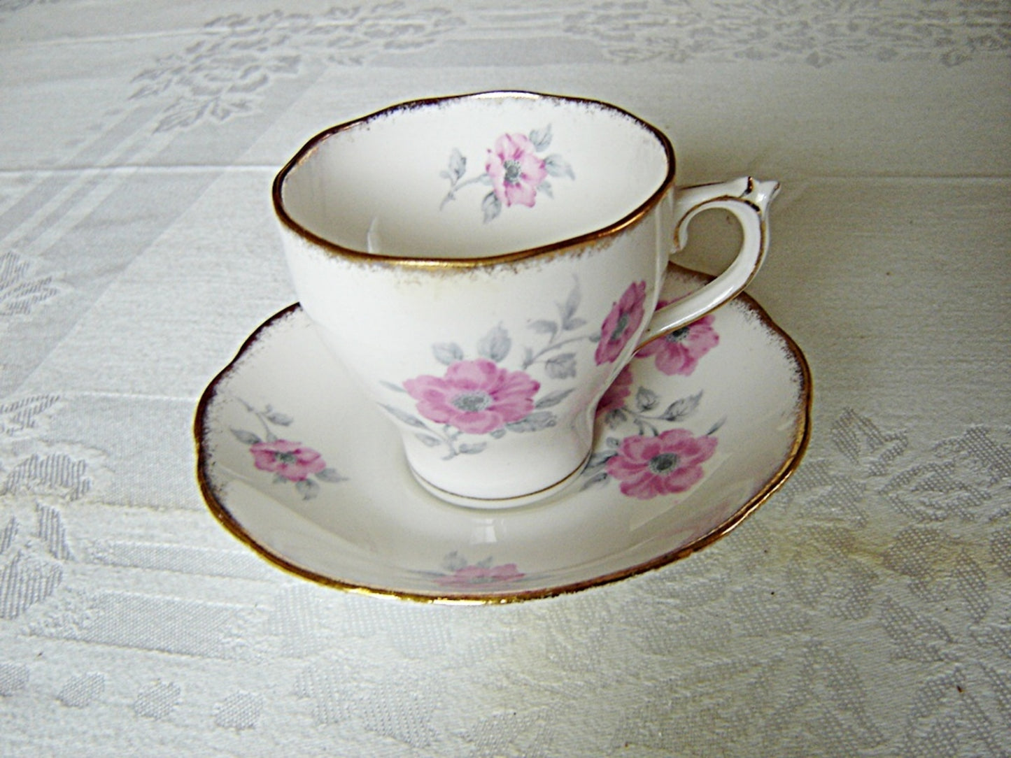 Roslyn 8414 pink Pansy cup and saucer VGU