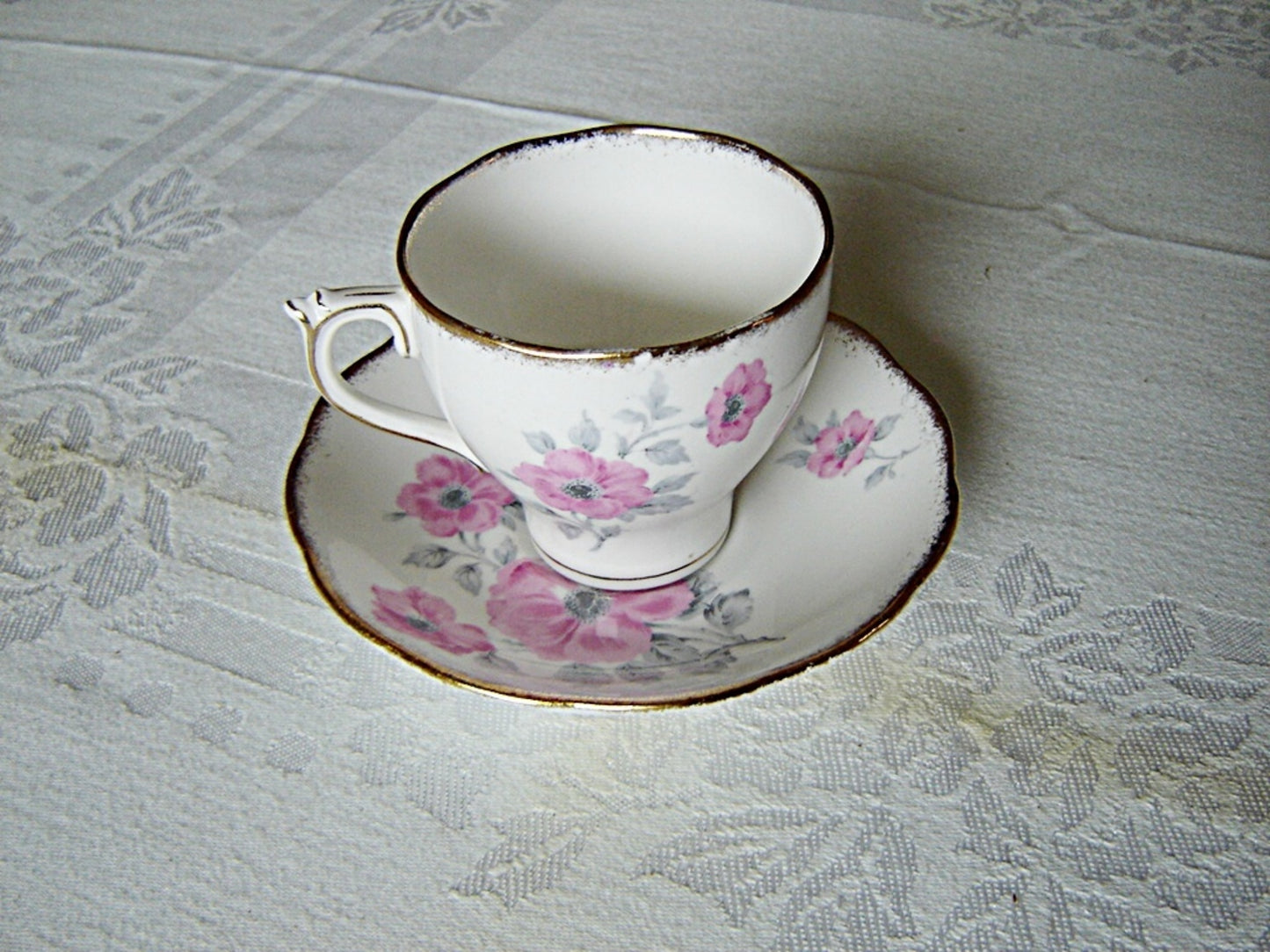 Roslyn 8414 pink Pansy cup and saucer VGU