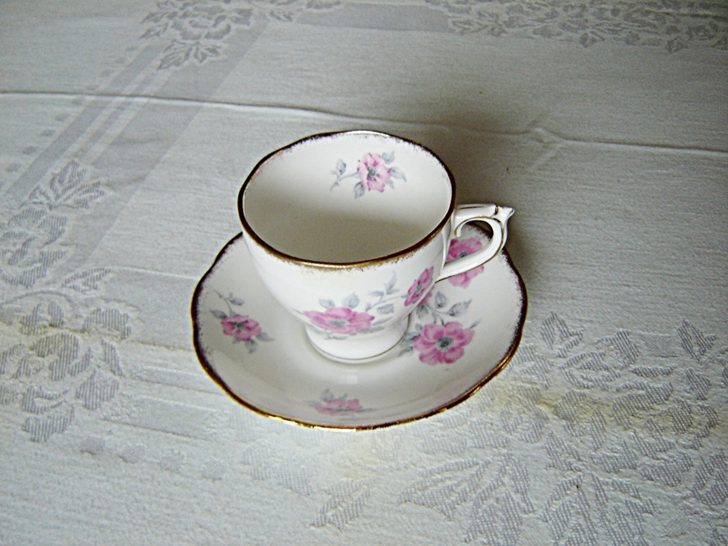 Roslyn 8414 pink Pansy cup and saucer VGU