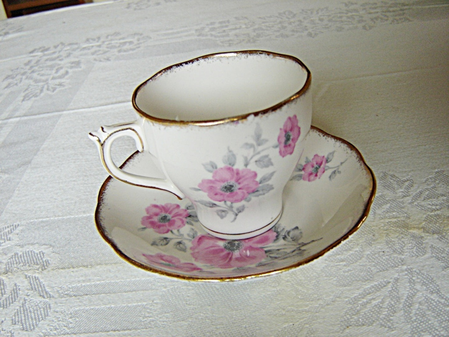 Roslyn 8414 pink Pansy cup and saucer VGU