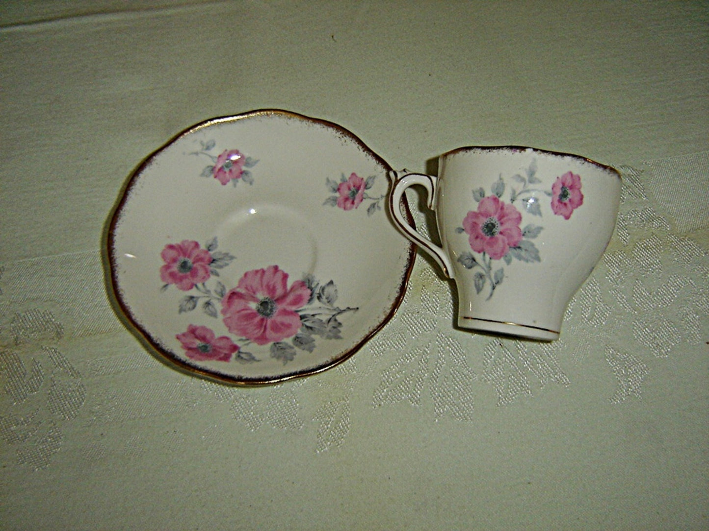 Roslyn 8414 pink Pansy cup and saucer VGU