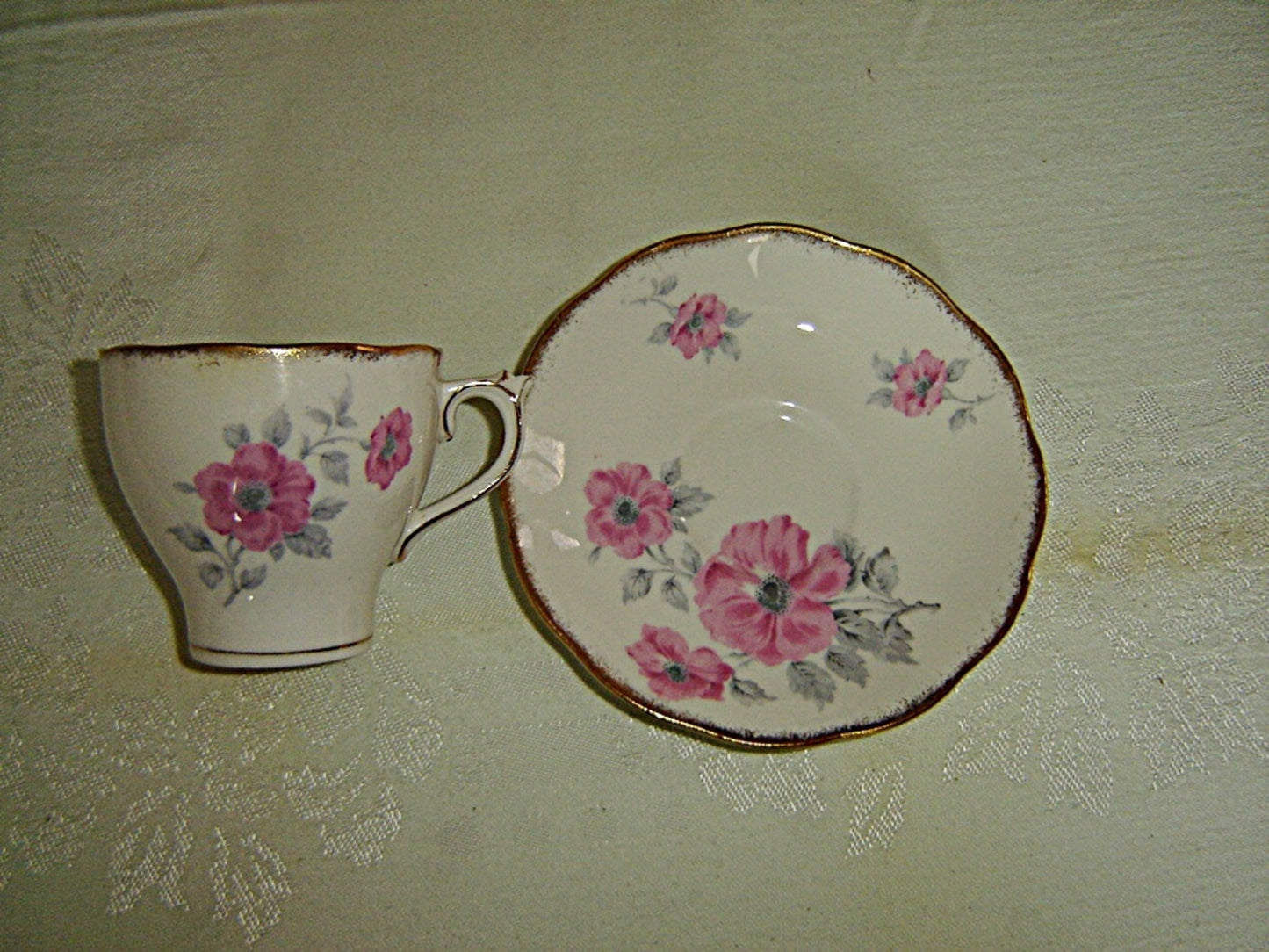 Roslyn 8414 pink Pansy cup and saucer VGU