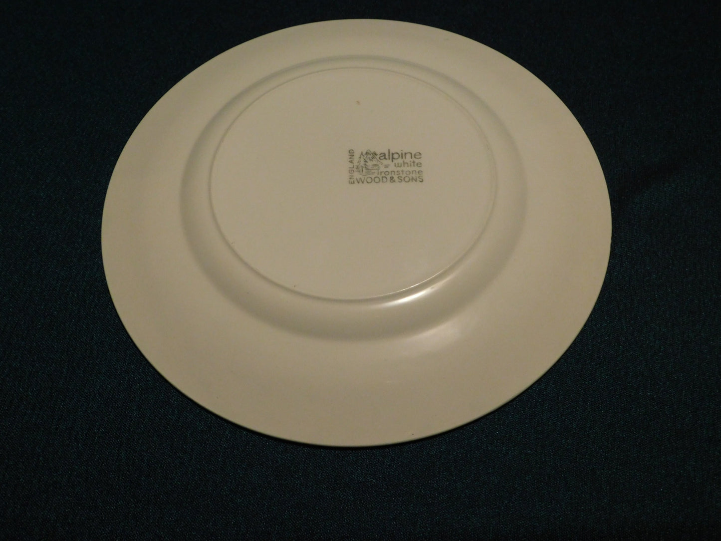 Wood and Sons Canada Centennial 10 inch plate near mint condition