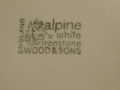 Wood and Sons Canada Centennial 10 inch plate near mint condition