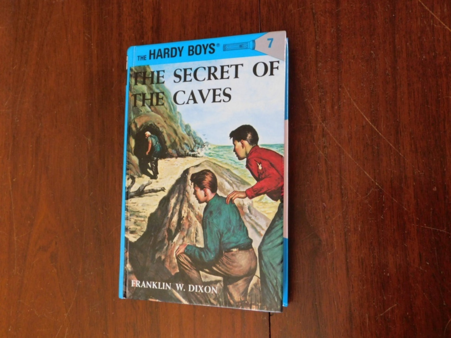 Hardy Boys hardcover book Secret of the Caves Flashlight Edition No 7 (1992) NMC