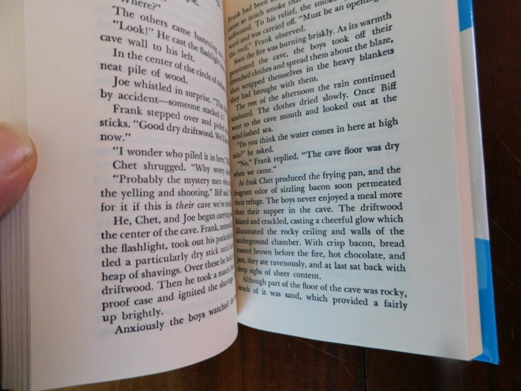 Hardy Boys hardcover book Secret of the Caves Flashlight Edition No 7 (1992) NMC