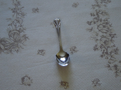 Oneidacraft Chateau (1961) stainless steel Youth Five O'clock spoon VGU