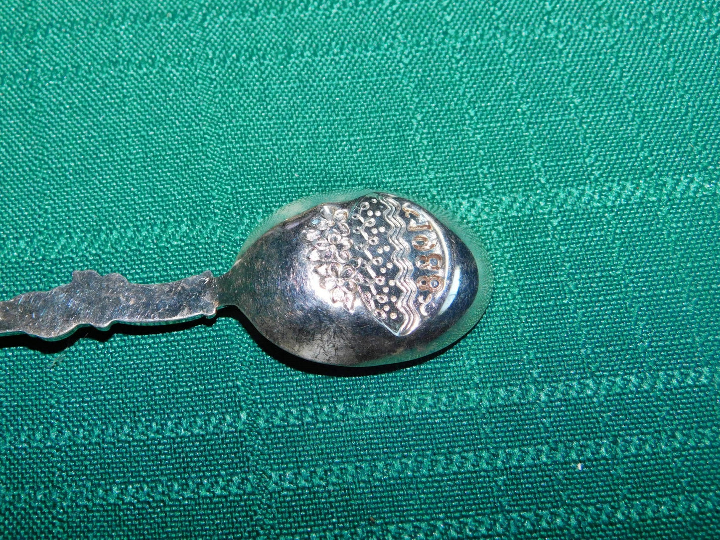 Easter 1988 commemorative silverplate souvenir collector spoon VGU